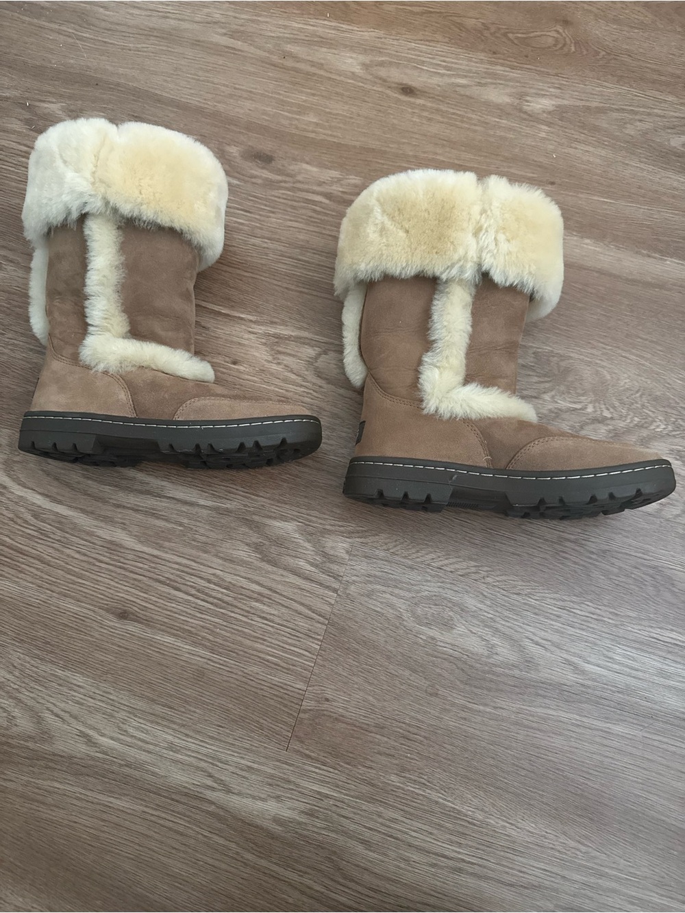 UGG Chestnut Suede Boots size 6